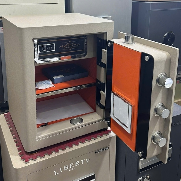 Nội thất Két sắt Liberty LB50S màu gold thông minh vân tay điện tử