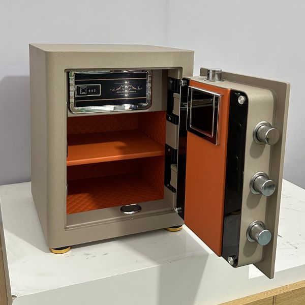 Nội thất Két sắt Liberty LB50S phiên bản màu gold