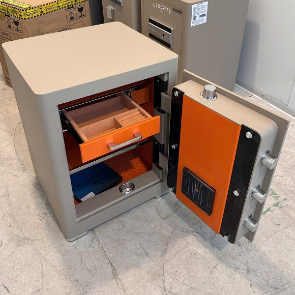 Két sắt Liberty LB58 PRO màu be gold có khay trang sức đẹp sang trọng