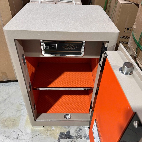 Két sắt Liberty LB79S màu be gold có nội thất bọc da PU cao cấp