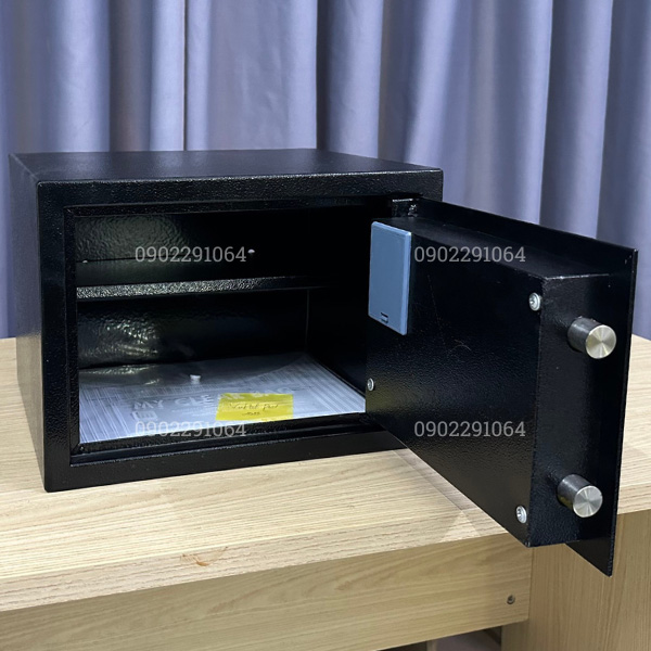 Két sắt mini KVT55 điện tử màu đen