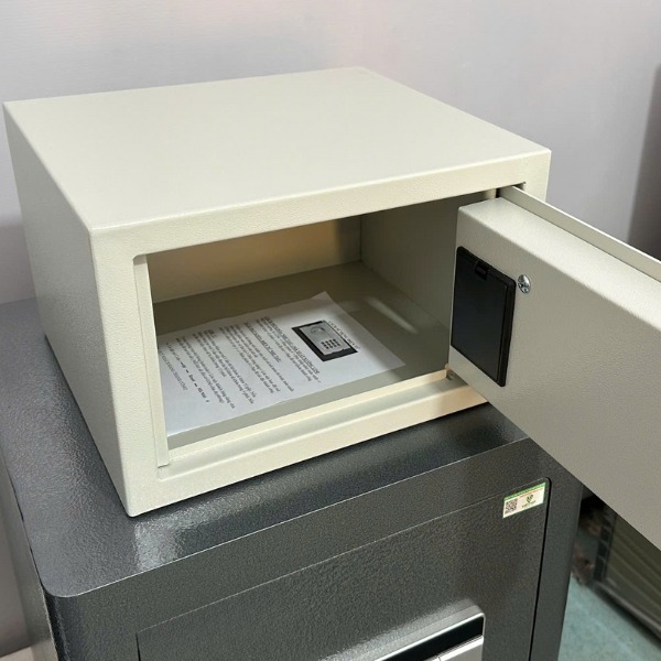 Nội thất két sắt mini Th25E điện tử màu trắng để được giấy tờ
