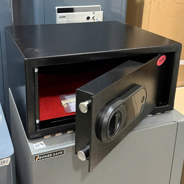 Két sắt BG200LT vân tay bền sử dụng ổn định