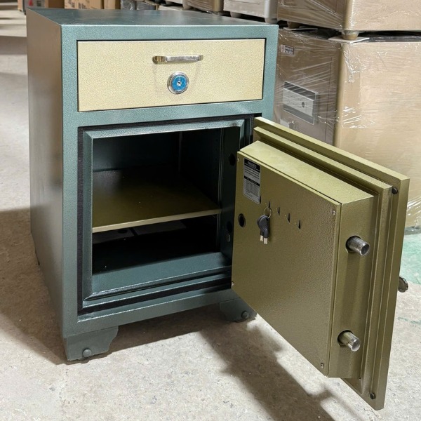 Két sắt ngăn kéo thả tiền tiền GD100E có khoang chứa tiền rộng