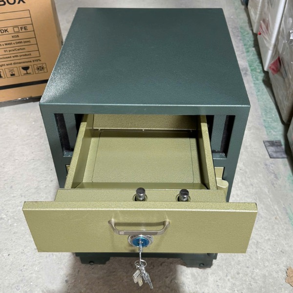 Két sắt ngăn kéo thả tiền tiền GD100E ứng dụng cho cửa hàng siêu thị