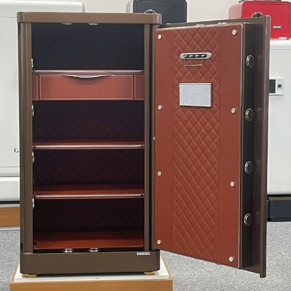 Két sắt PLD900GL-0P thông minh có nội thất rộng và được bọc da cao cấp