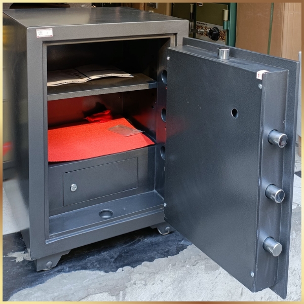 Nội thất két sắt siêu cường Việt Tiệp KSC68C cơ đổi mã