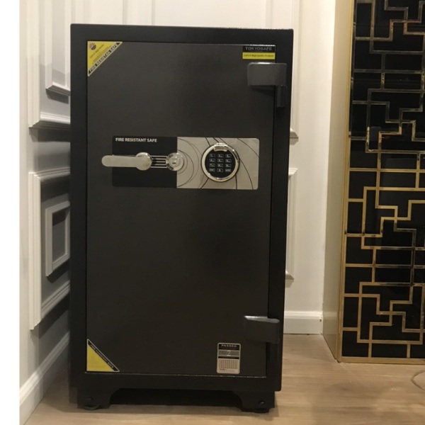 Thực tế lắp đặt két sắt vân tay Tokyo TKO1000F tại nhà khách hàng