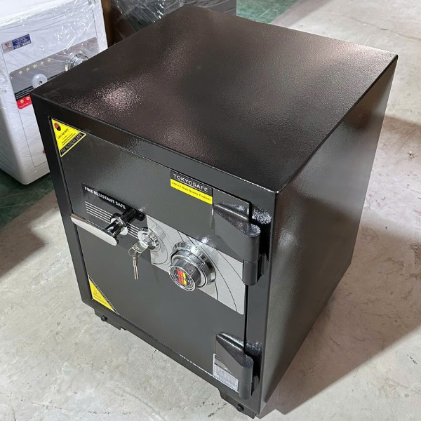 Hình ảnh thực tế Két sắt TOKYO TKO68CC tại cửa hàng