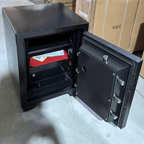 Két sắt TOKYO TKO68CC có nội thất rộng để được hồ sơ tài liệu