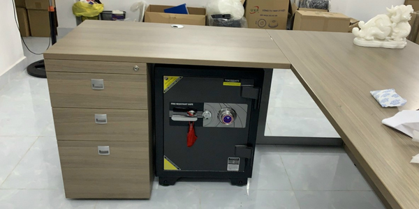 Đặt đặt Két sắt TOKYO TKO68C khóa cơ đổi mã cho văn phòng kế toán