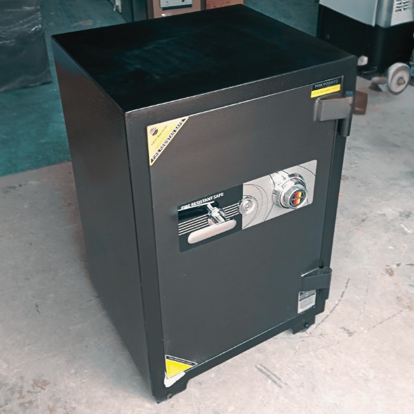 Hình ảnh thực tế két sắt Tokyo Khóa cơ đổi mã chống cháy