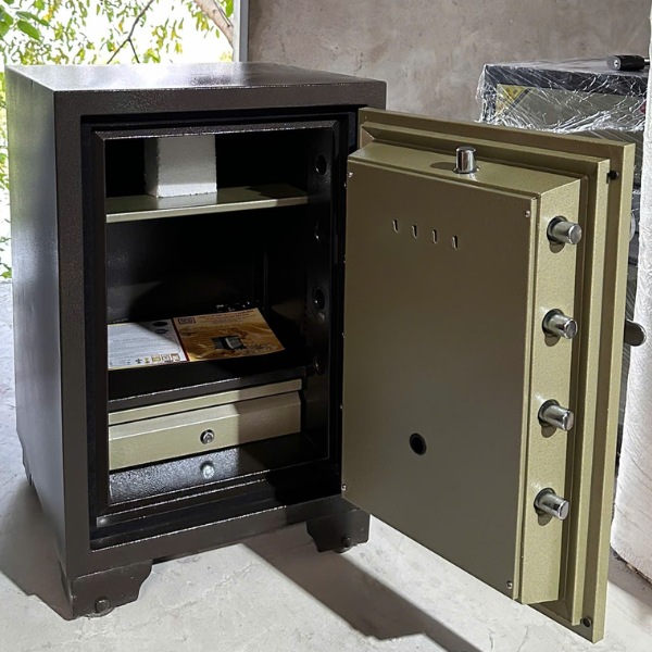 Nội thất két sắt Trusafe E100ĐT khóa điện tử rộng để được hồ sơ tài liệu