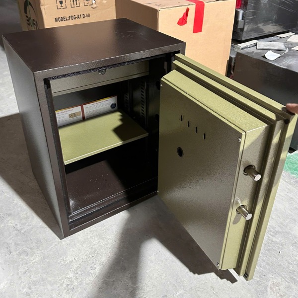Nội thất két Sắt Trusafe HQ68DM khóa cơ đổi mã