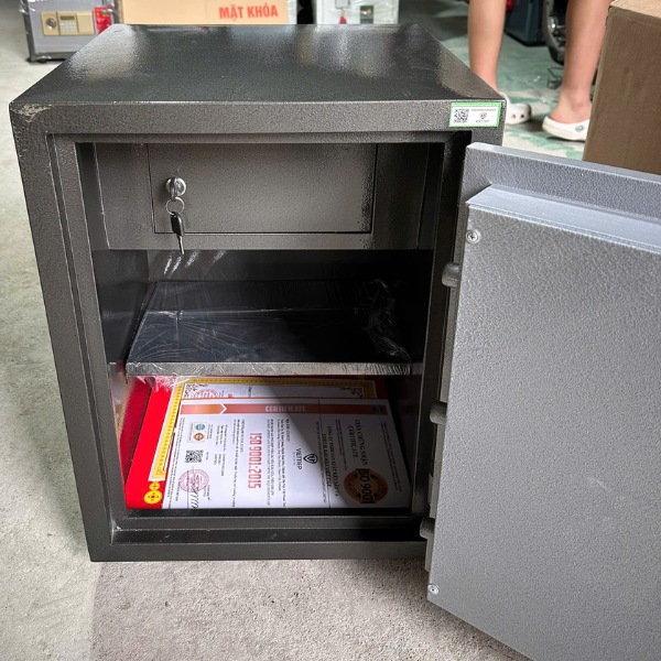 Nội thất két sắt việt tiệp chống cháy chống trộm KW55KC khóa cơ
