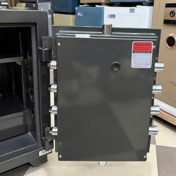 Két sắt siêu cường JP60C khóa cơ bảo vệ với 10 chốt khóa INOX đặc xung quanh