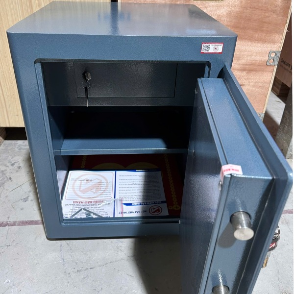 Nội thất két sắt Việt Nhật VN-56AD khóa cơ đổi mã màu xanh