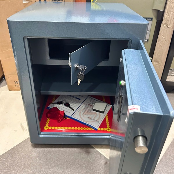 Két sắt điện tử Việt Nhật VN-56AE màu xanh cao cấp có nội thất chia 3 ngăn