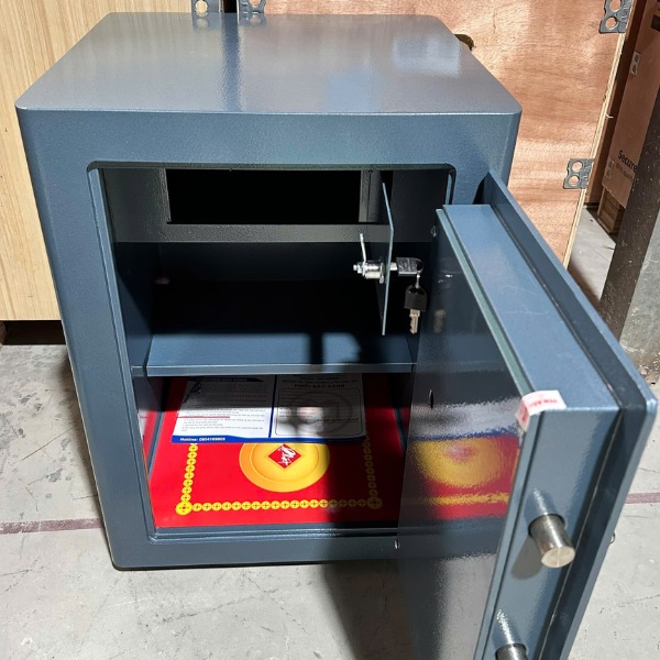 Nội thất Két sắt Việt Nhật VN-63AD khóa cơ đổi mã màu xanh