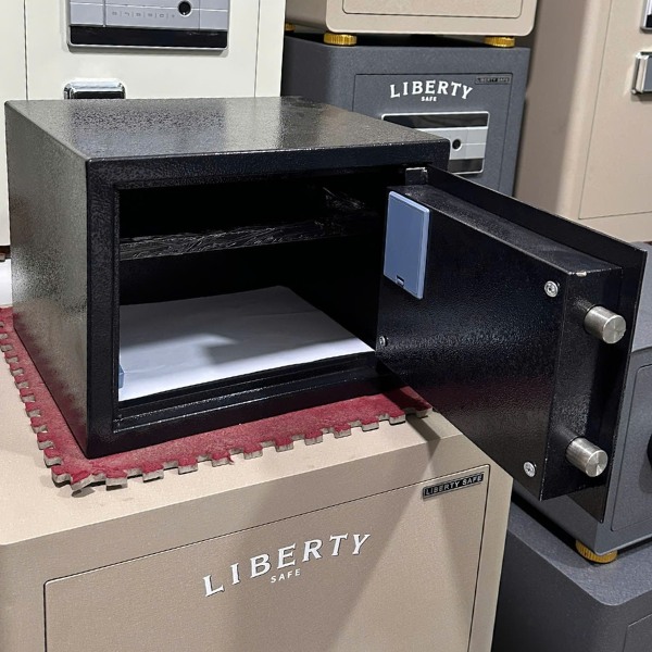 Két sắt Việt Nhật VN10 chắc chắn an toàn nhờ vít bắt vào tủ