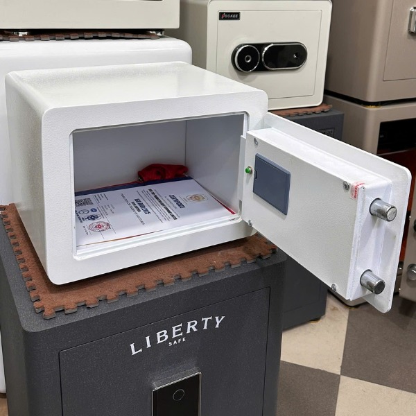 Két sắt Việt Nhật VN-20AH mini vân tay màu trắng an toàn chống cháy