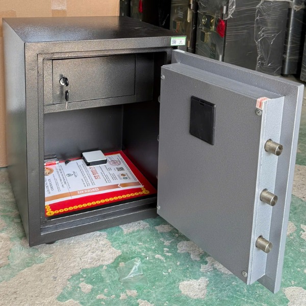 Két sắt Việt Nhật VN33VT vân tay có nội thất 2 ngăn để giấy tờ