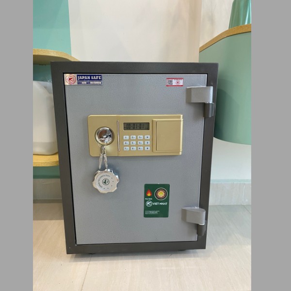 Lắp đặt thành công két sắt điện tử Việt Nhật VN38DT màu ghi xám tại nhà khách hàng