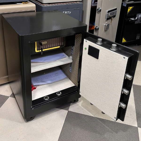 Két sắt Việt Nhật VN66AH an toàn với chốt khóa 4 chiều chống cắt