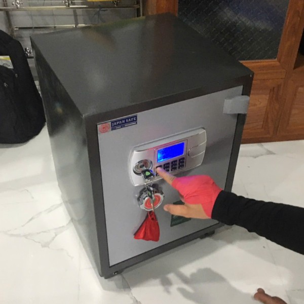 Thực tế lắp đặt két sắt Việt Nhật VN79DT điện tử tại nhà khách hàng