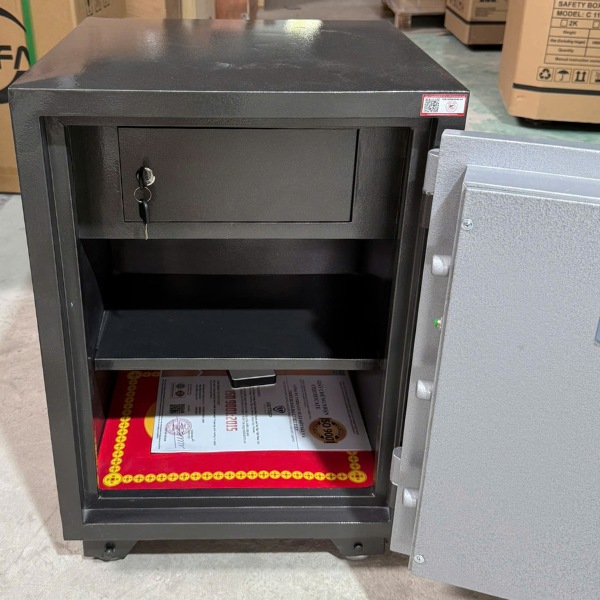 Két sắt Việt Nhật VN79VT vân tay có nội thất rộng 3 ngăn