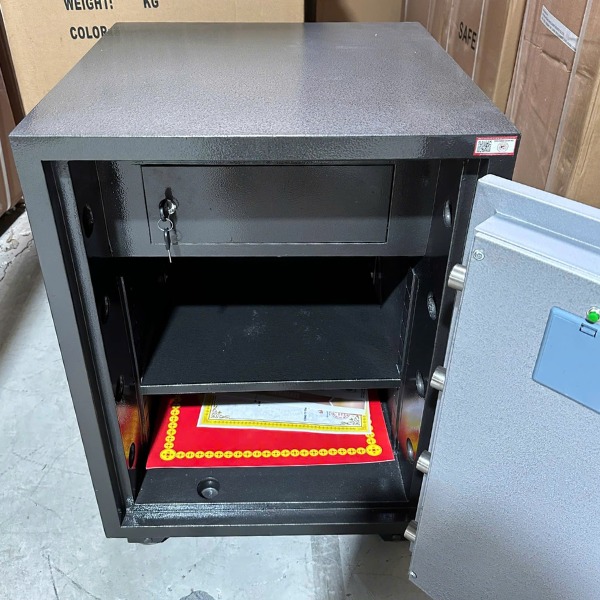 Két sắt Việt Nhật VN99FE vân tay điện tử màu ghi xám có nội thất rộng 3 ngăn