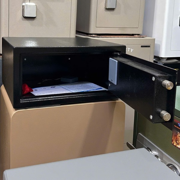 Két sắt việt tiệp KVT36 có nội thất rộng để được laptop