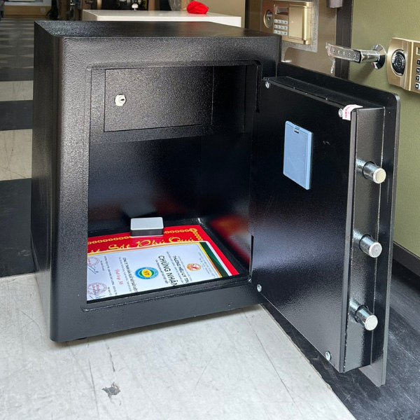 Két sắt Việt Tiệp KW52SCE điện tử màu đen có nội thất 2 ngăn