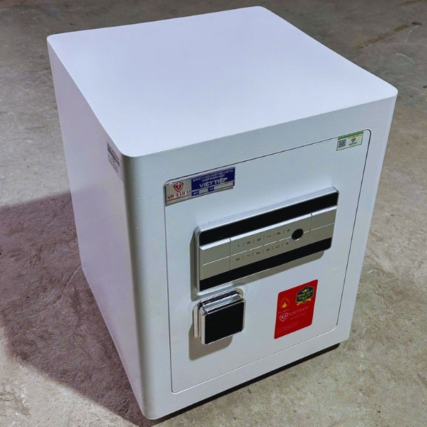 Thực tế két sắt Tài lộc Việt Tiệp KW52SCF màu trắng vân tay