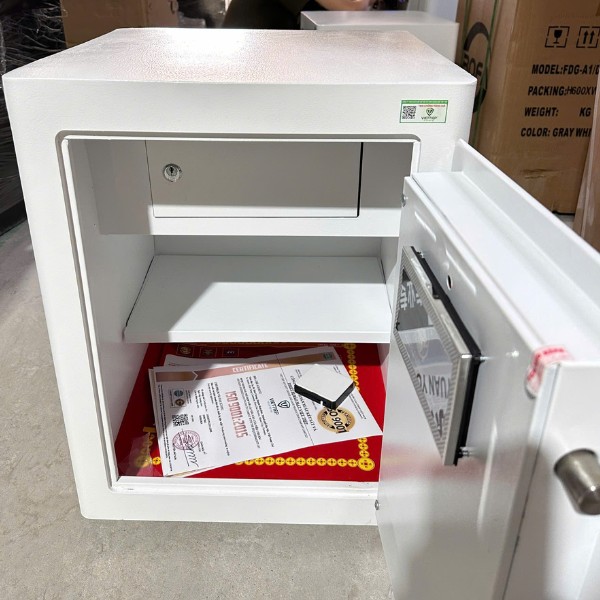 Két sắt nhận diện khuôn mặt KW58FID Việt Tiệp có nội thất rộng 3 ngăn, có ngăn kéo có khóa riêng