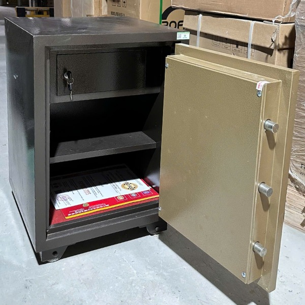 Két sắt Việt Tiệp KW62E điện tử màu gold chống cháy chống trộm với chốt khóa inox đặc