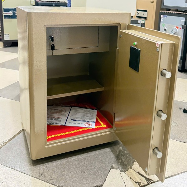 Két sắt Việt Tiệp KW63SCFE màu vàng có nội thất rộng 3 ngăn