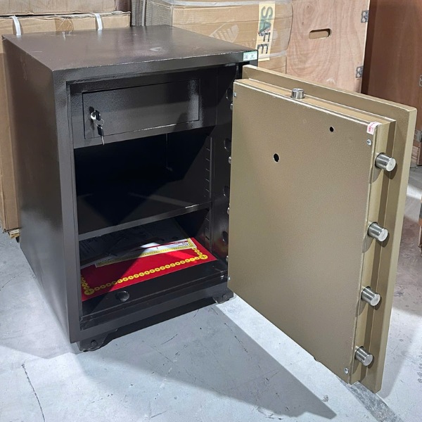 Két sắt Việt Tiệp KW88DM có nội thất rộng để được hồ sơ tài liệu