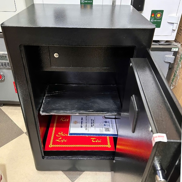 Két sắt Việt Tiệp KW82-SCFE vân tay điện tử có nội thất rộng để được giấy tờ