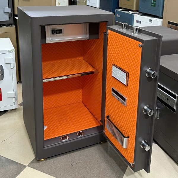 Nội thất két sắt xuân hòa BK80A1 màu nâu rộng chia làm 3 ngăn có ngăn hầm