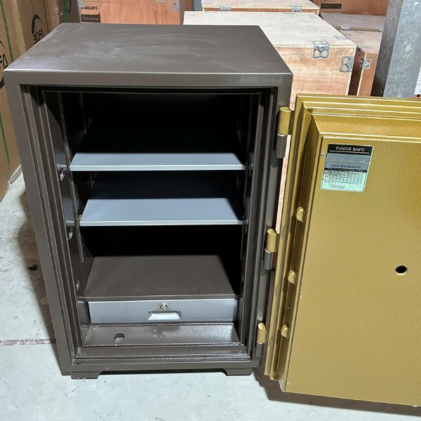 Két sắt Yonus YNS-100E điện tử Hàn quốc có nội thất rộng 4 ngăn