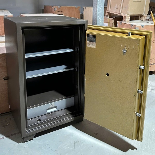 Két sắt Yonus YNS-100E điện tử Hàn quốc an toàn với chốt khóa đúc đặc