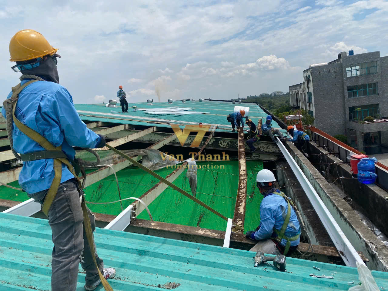 sửa chữa mái nhà xưởng Bình Dương