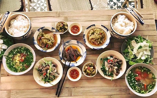 Cơm quê Mười Khó tại HCM