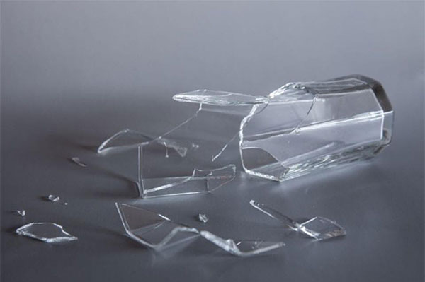 Ly thủy tinh vỡ do sốc nhiệt