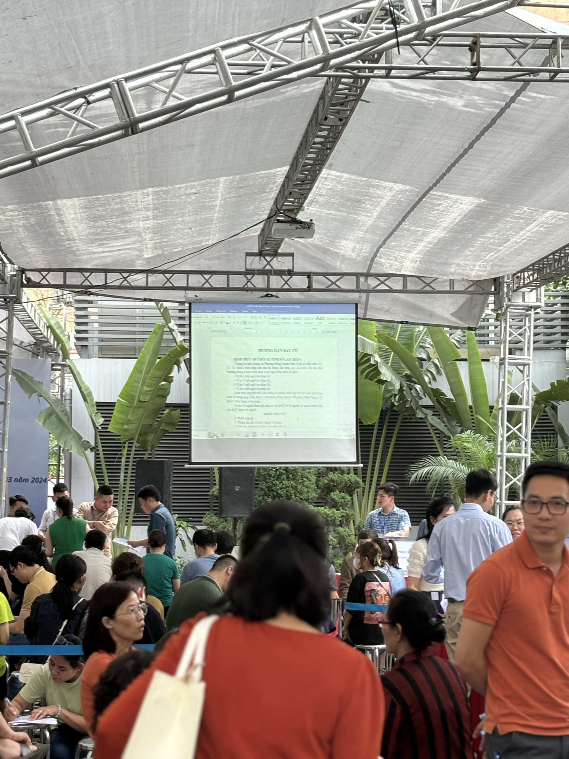 Máy chiếu tại sự kiện của tòa nhà