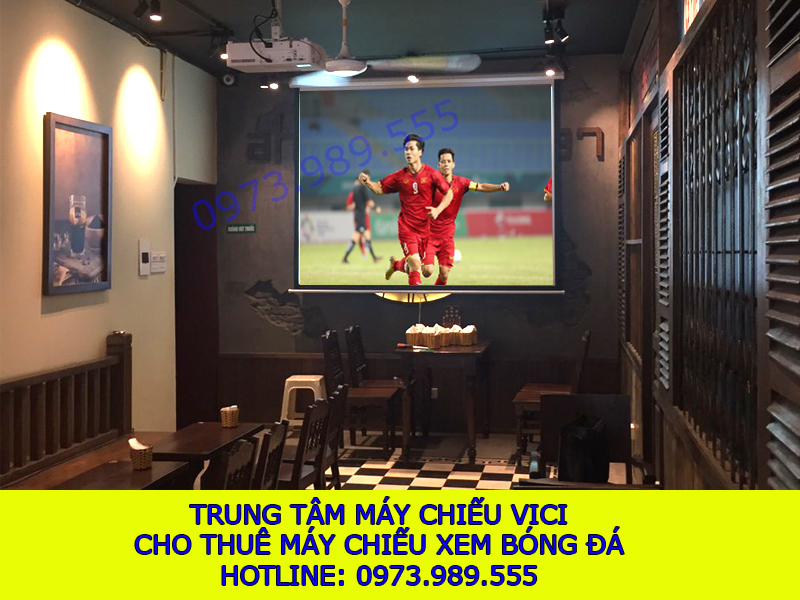 Cho thuê máy chiếu xem bóng đá