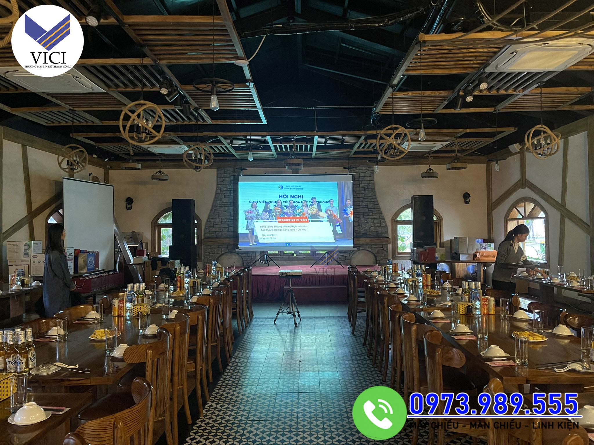 Cho thuê máy chiếu màn chiếu sự kiện tất niên cuối năm