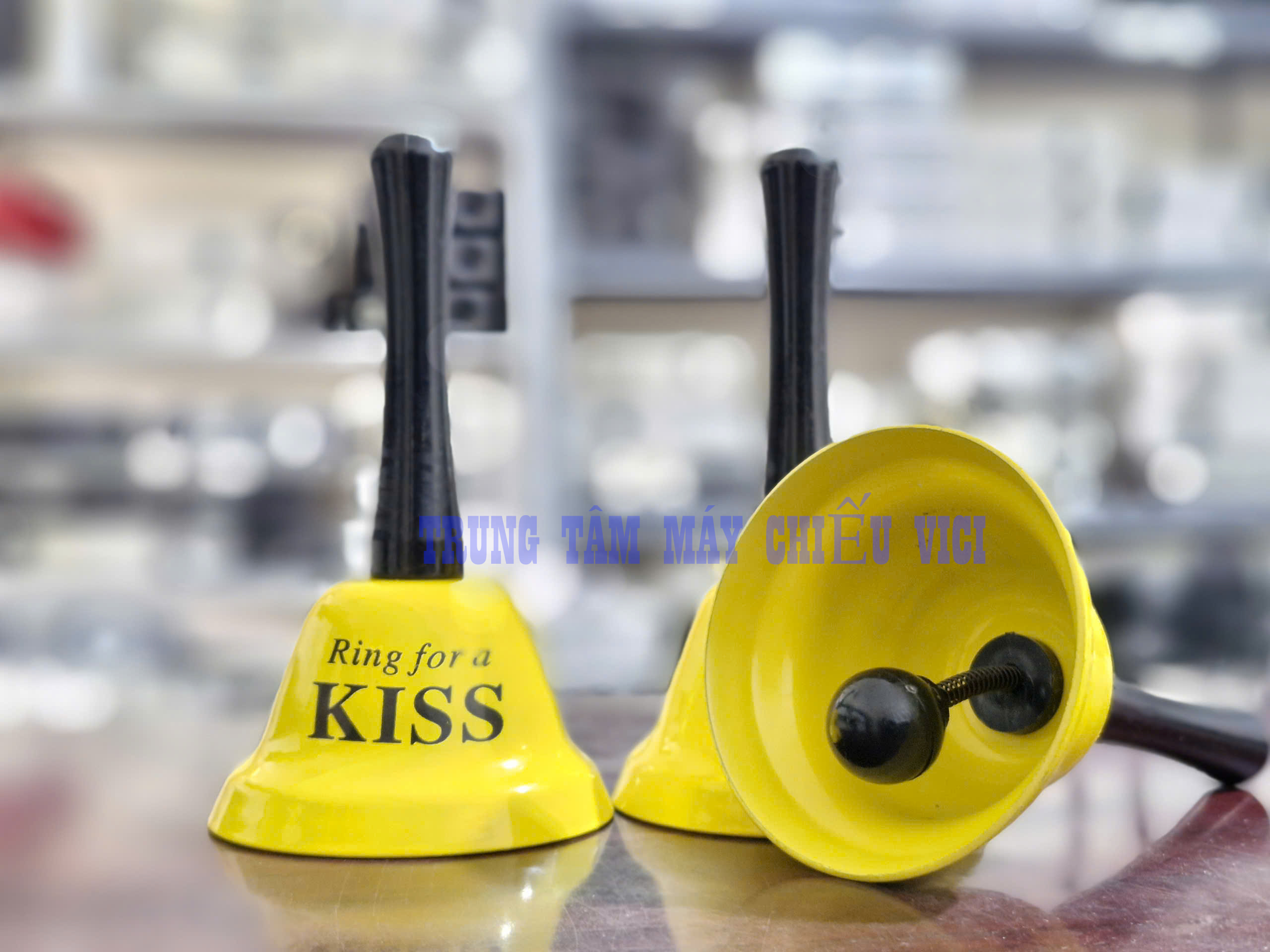 Chuông lắc cầm tay