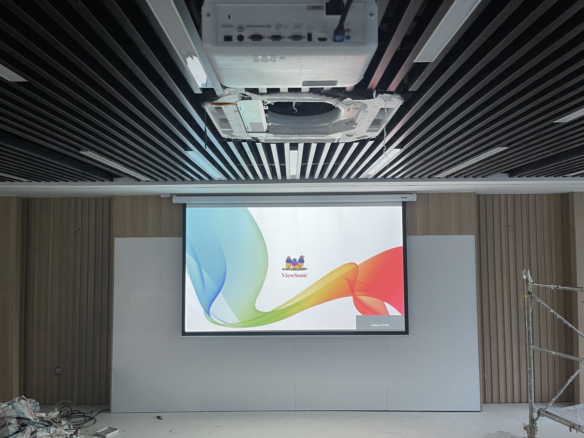 Lắp đặt máy chiếu hội trường